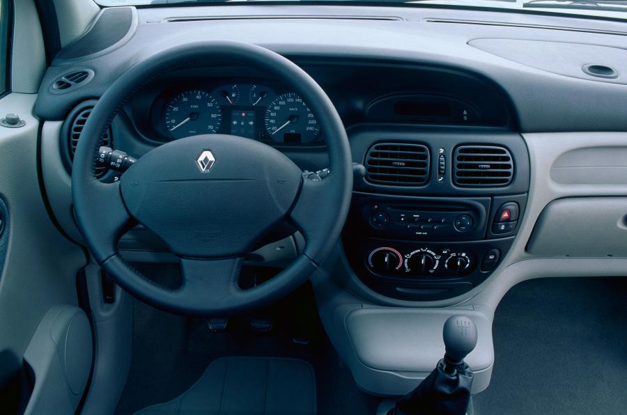  Renault Scenic RX4 2000 года  (фото 30 из 66)